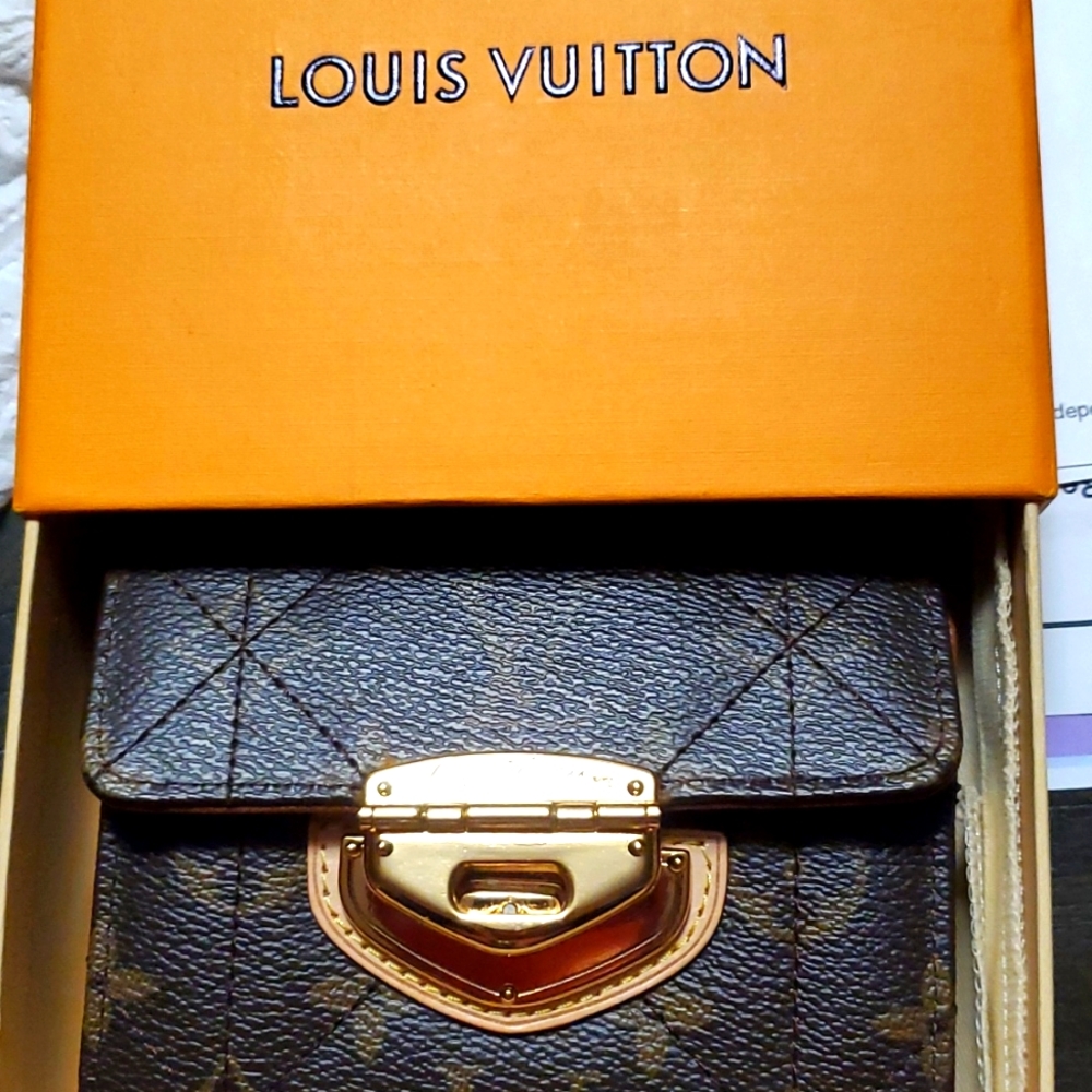 Louis Vuitton. Flash $525